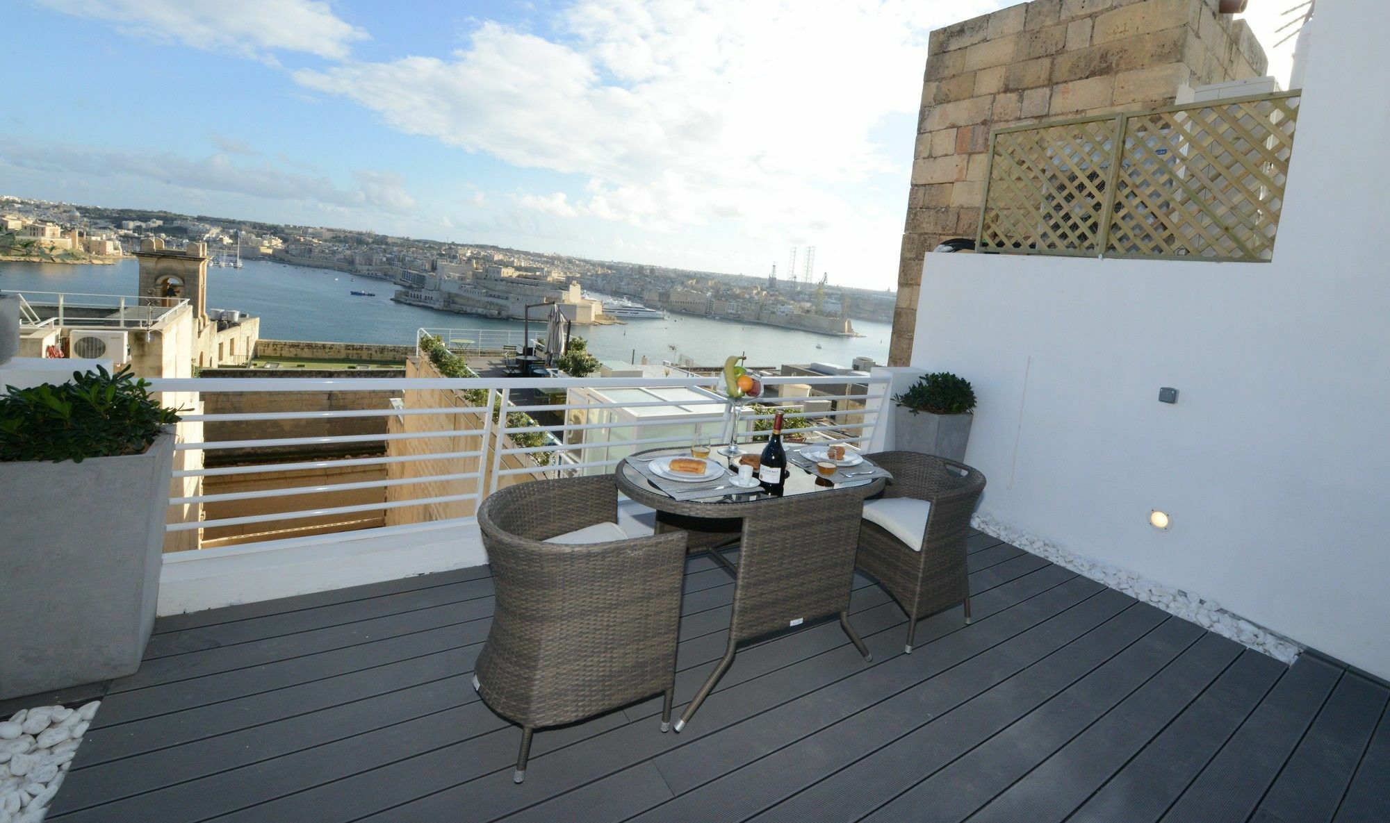 Paulos Apartahotel